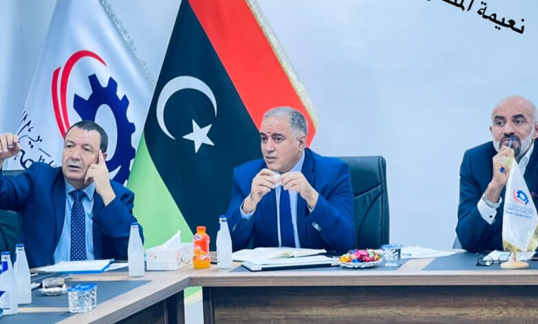 Photo of اتحاد الصناعة الليبية يناقش مع وزارة التعليم العالي الاستفادة من متفوقي الجامعات في مجالات العمل المختلفة