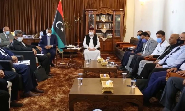 Photo of رئيس مجلس النواب يجتمع مع رئيس مجلس الوزراء وعدد من المسؤولين بشأن تردي الأوضاع الخدمية والمعيشية للمواطن