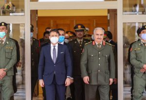 Photo of القائد العام المشير خليفة حفتر يستقبل رئيس الحكومة الإيطالية ووزير خارجيتها